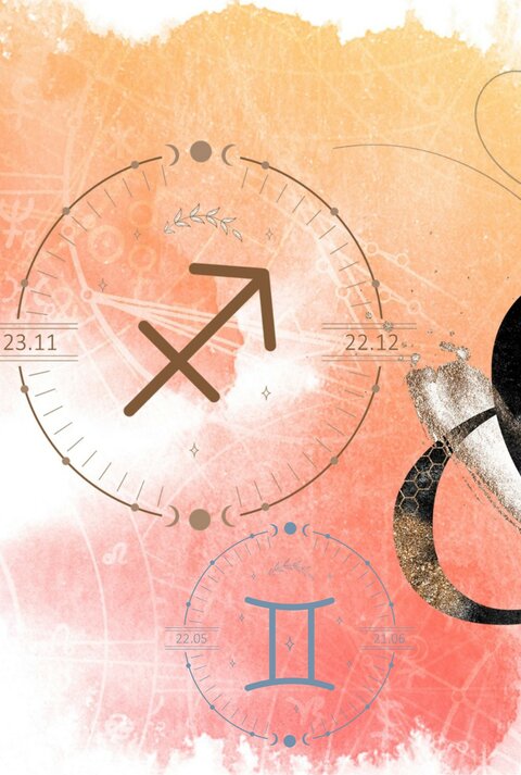 Die astrologischen Symbole des Sternzeichens Schütze und Zwillinge vor einer orangefarbenen Aquarellzeichnung.